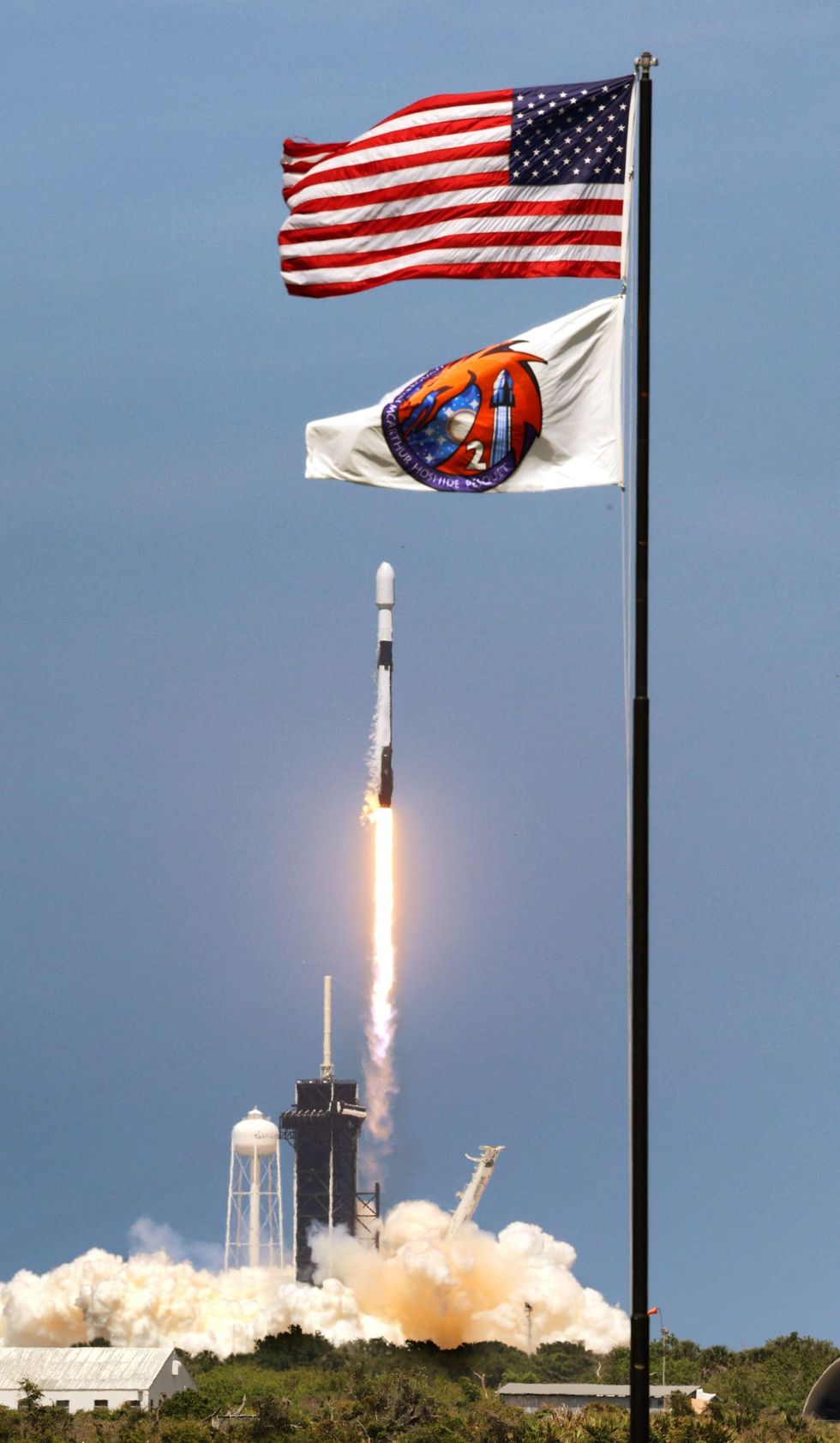 SpaceX lines up launch Sunday, pushes Canaveral cargo launch to Tuesday