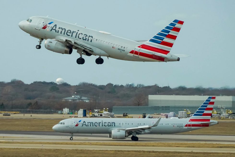 American Airlines passengers tackle, restrain man who tried to open emergency exit mid-flight