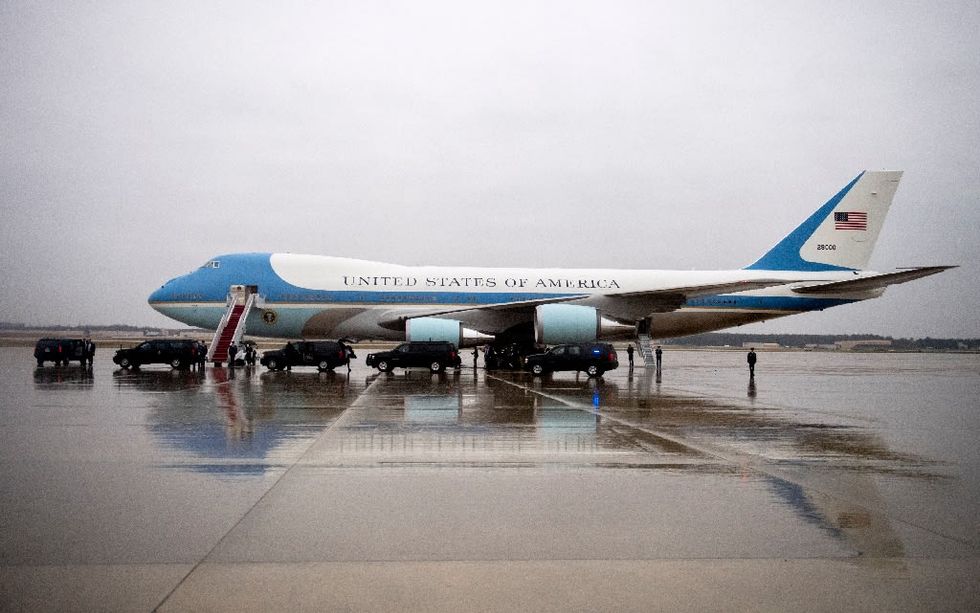 Sticky-fingered journalists on Air Force One put on notice