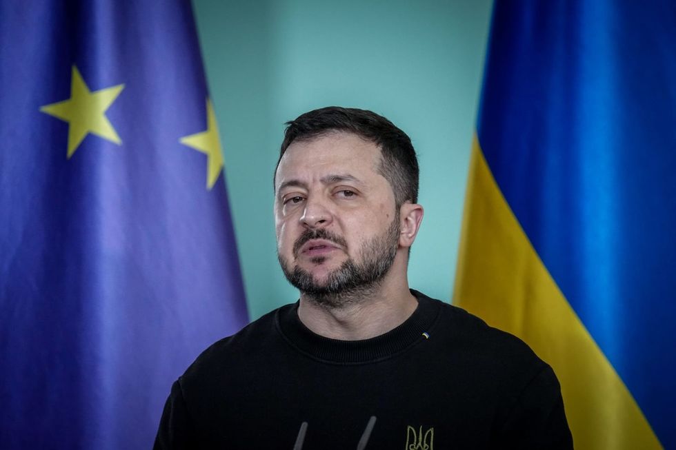 Zelensky dismisses several advisers