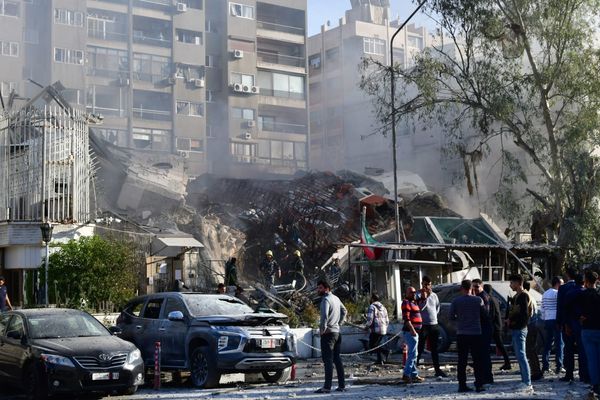 Thousands join funeral for Iranian general killed in Damascus strike