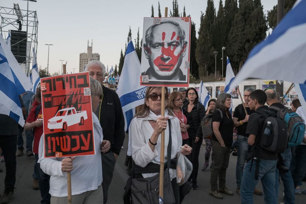 Tens of thousands demonstrate against Netanyahu's government
