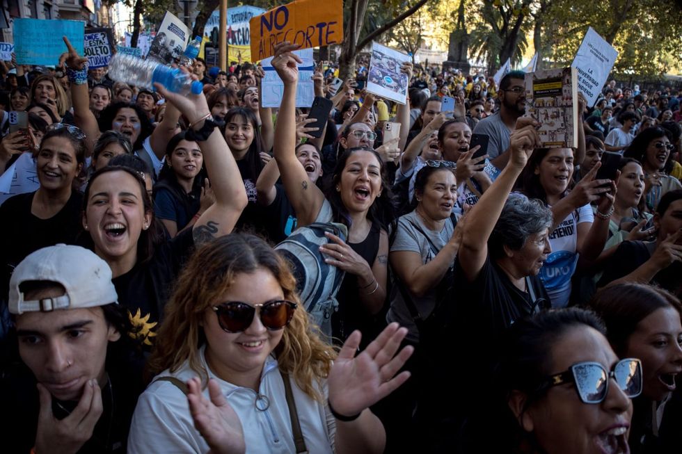 Hundreds of thousands march in Argentina against education austerity