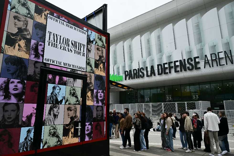 Taylor Swift fever grips Paris at start of Europe tour