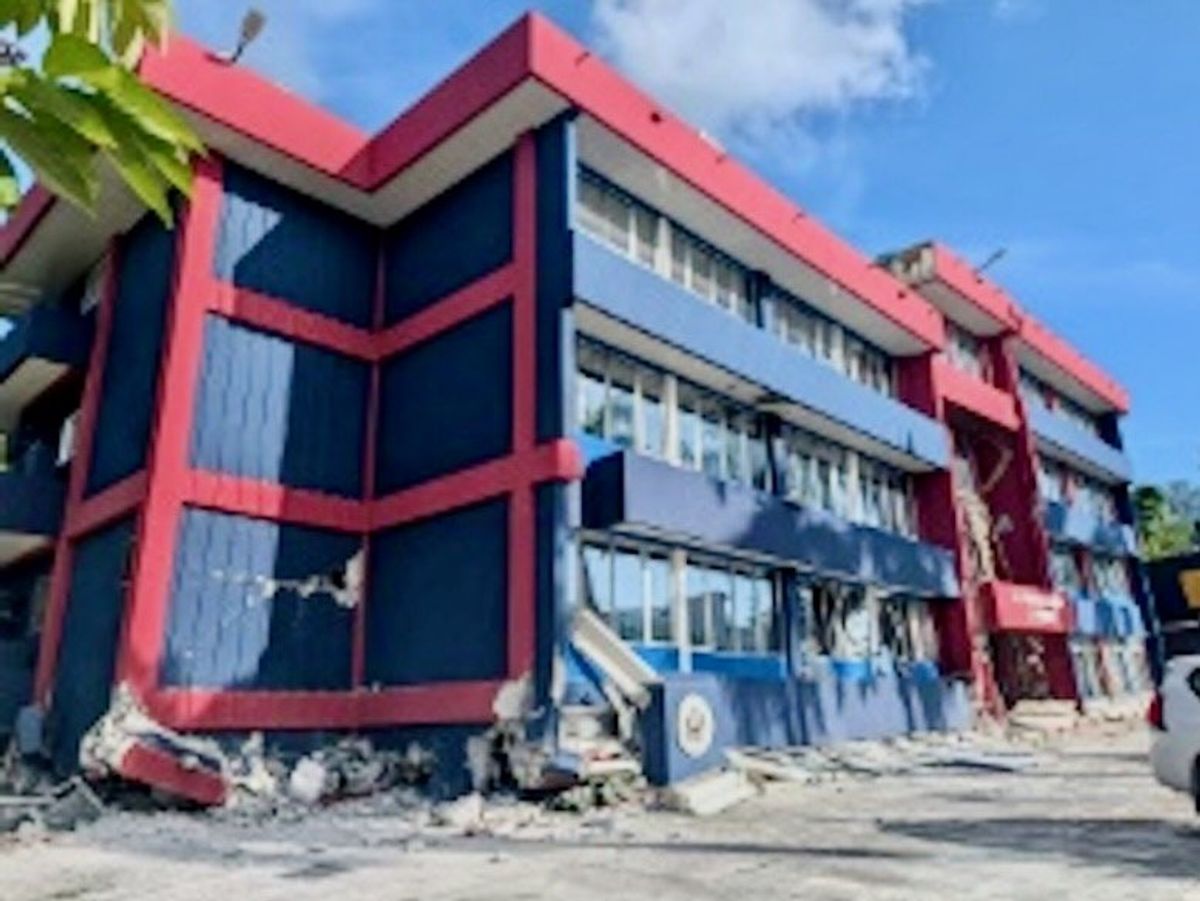 Major quake crushes buildings in Vanuatu capital, bodies seen