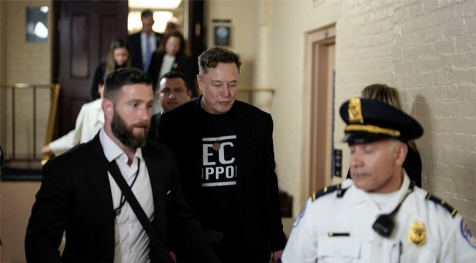 Musk's armed bodyguards allowed to roam federal buildings without training: report
