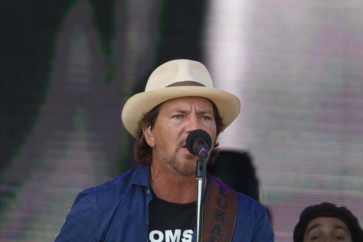 Pearl Jam's Eddie Vedder leaps into Trump's Bruce Springsteen fight