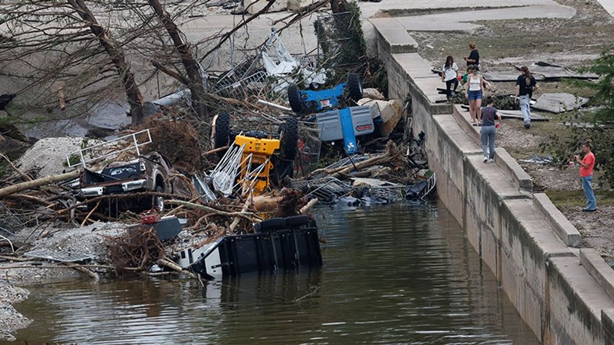 Meteorologists rush to social media to stop far-right conspiracies about floods