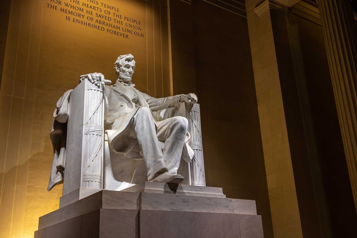 'A Trump statue?' Senator fears Lincoln Memorial could be target after White House rebuild