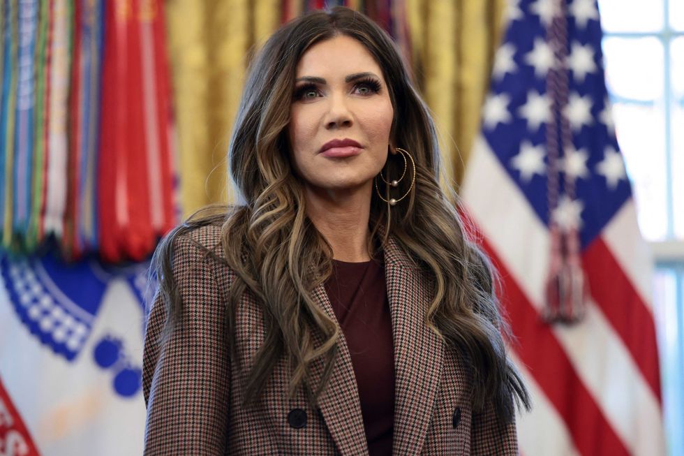 Kristi Noem fires pilot over a blanket – but is forced to reinstate him to fly home: WSJ