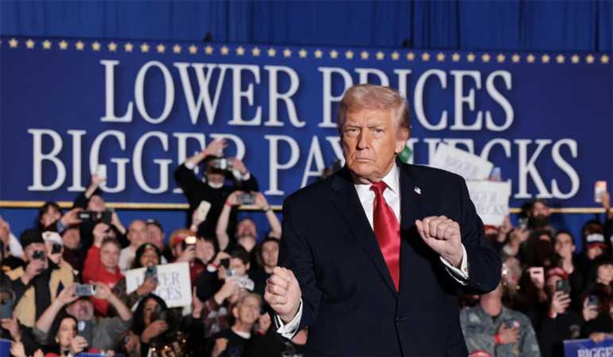 'Doubling down' Trump is 'determined to hand Democrats a gift': conservative pollster