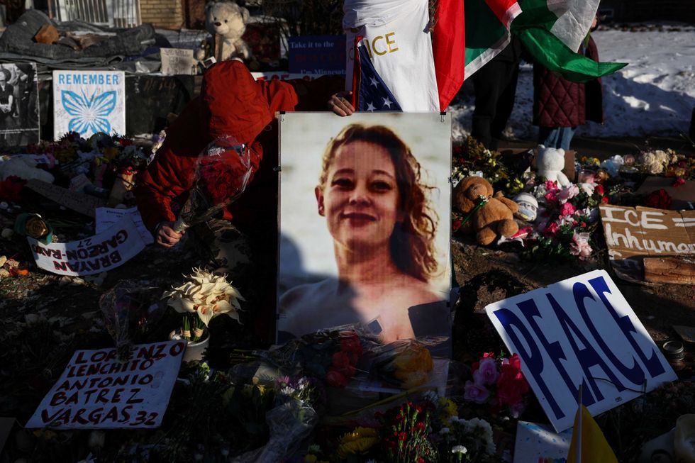 憤怒的移民局員工想要離職，因為殺戮事件讓士氣降到「災難性」低點：Fox News