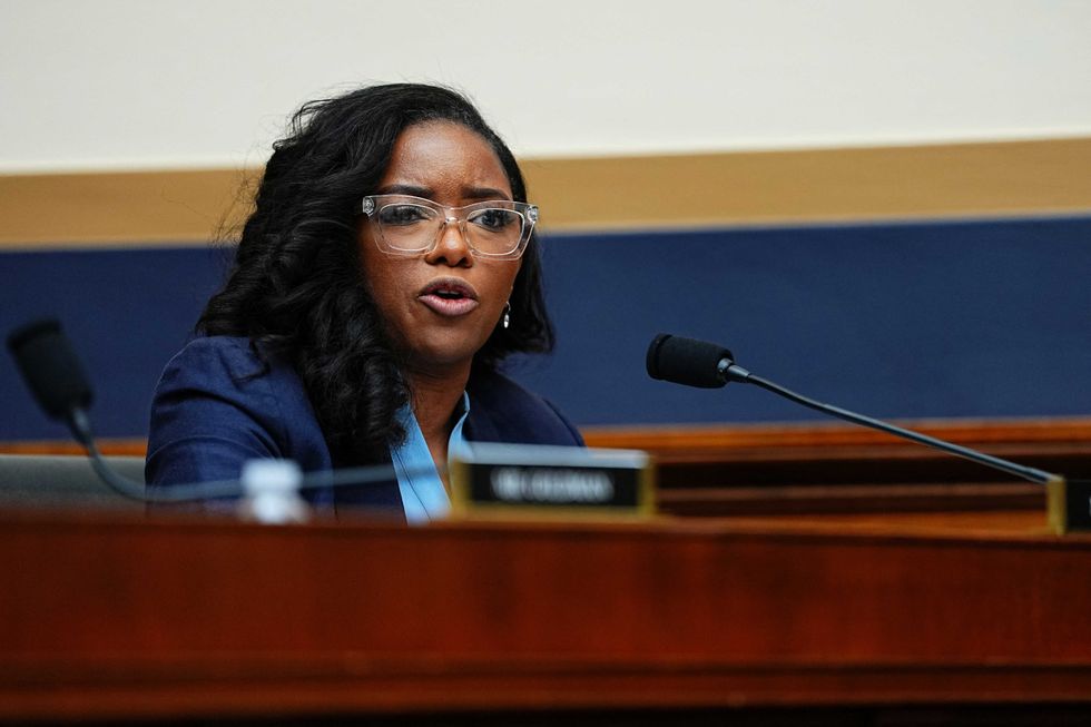 Jasmine Crockett gaveled down after citing report on Trump's cratering poll numbers