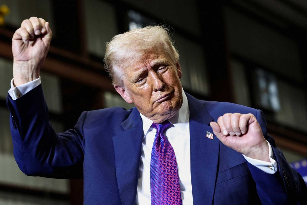 Trump pare să greșească ortografia în noul atac împotriva celui mai „prost" dintre propriii săi numiri