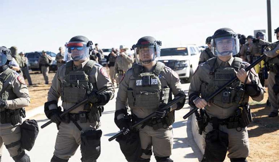 Trump acting like 'obsessed former lover' with 'menacing' notes to MAGA fans: analyst