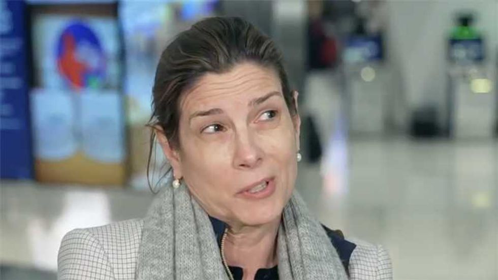 'What the hell's going on here?' Traveler criticizes ICE agents dawdling in airport