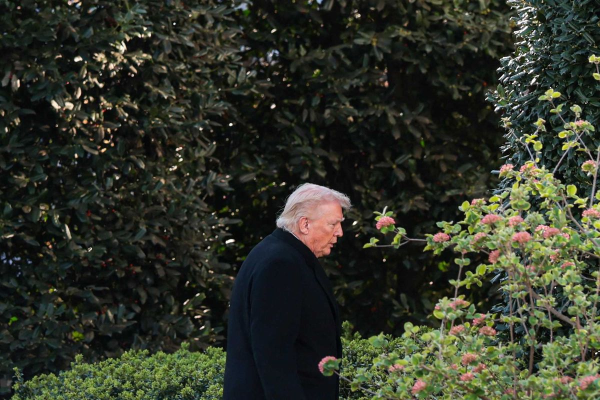 Trump showed highly classified map to plane passengers on way to his golf club: Lawmaker