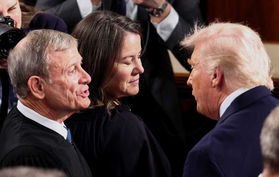 GOP dinner veers wildly off track as Trump descends into Supreme Court onslaught