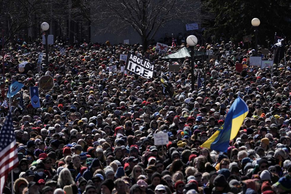 ترامپ تلاش می‌کند اعتراضات No Kings را نادیده بگیرد — اما با حضور حیرت‌انگیز مواجه می‌شود