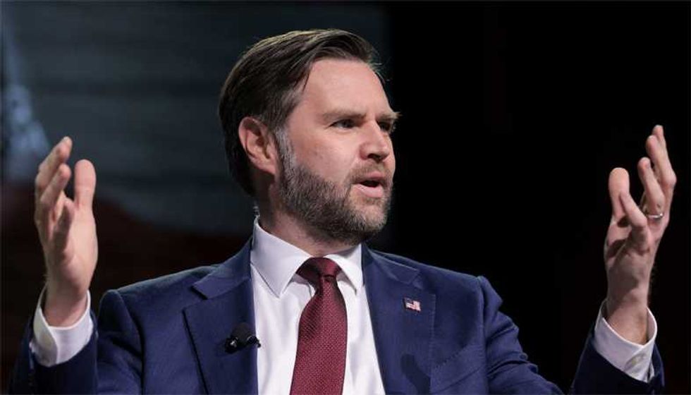 'Something's up' after Vance's right-wing event appearance falls apart: campaign advisor