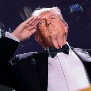 Tantruming Trump snatches away mean dinner guest's plate