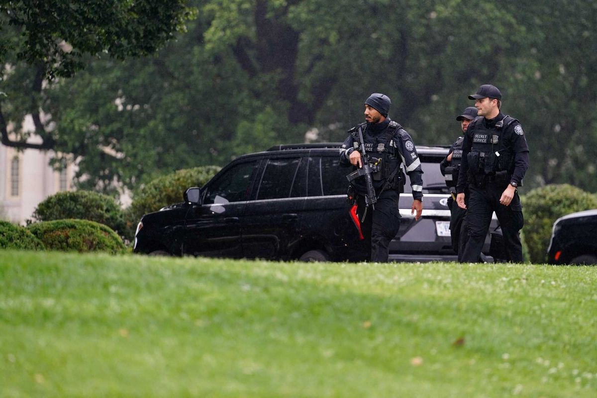 White House shooter dead, bystander shot