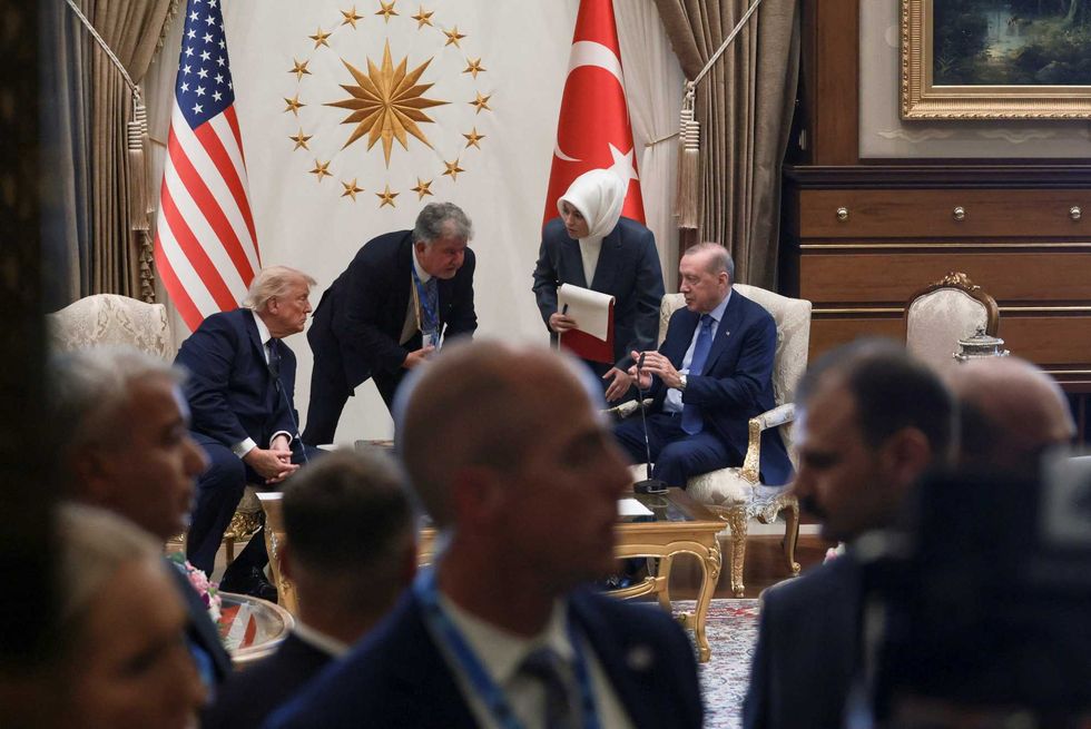‘You asking me?’ Confused Trump fumbles through press conference questions
