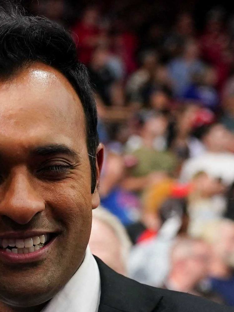‘Good God’: Vivek Ramaswamy becomes laughing stock after nearly dropping child