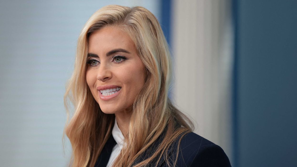 Rocky debut as Trump’s new press secretary keeps eyes glued to her notes