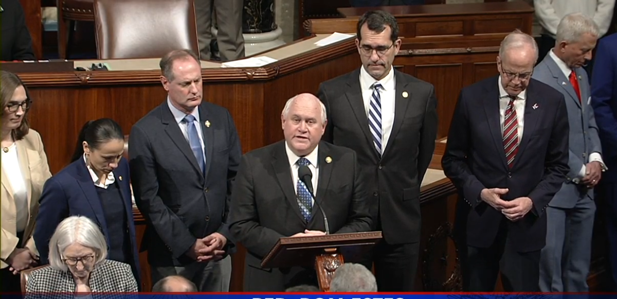 Kansas congressional delegation holds moment of silence for victims of air disaster