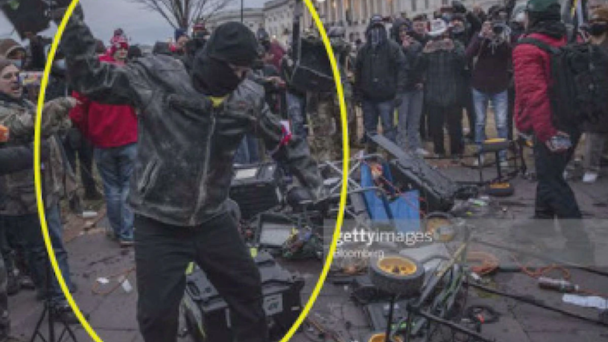 Capitol rioter who destroyed media equipment re-arrested for allegedly strangling family member