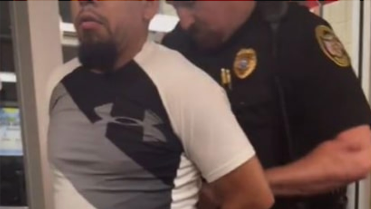 WATCH: Tennessee cop arrests Waffle House diners for disrupting his coffee break