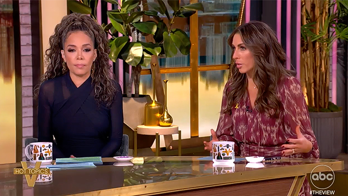 Former Trump staffer thinks Trump's latest talking point is serving as a big distraction