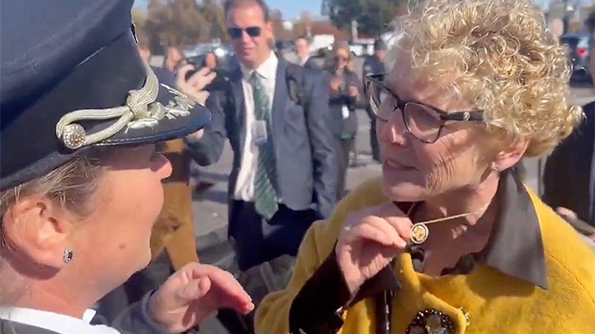 Capitol Police move in as Dem ambushes Mike Johnson: 'Lies to the American people!'