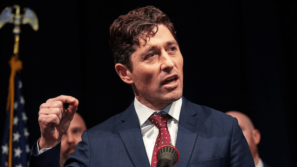 'Playing with fire!' Trump hurls all-caps threat at Minneapolis mayor for resisting demand