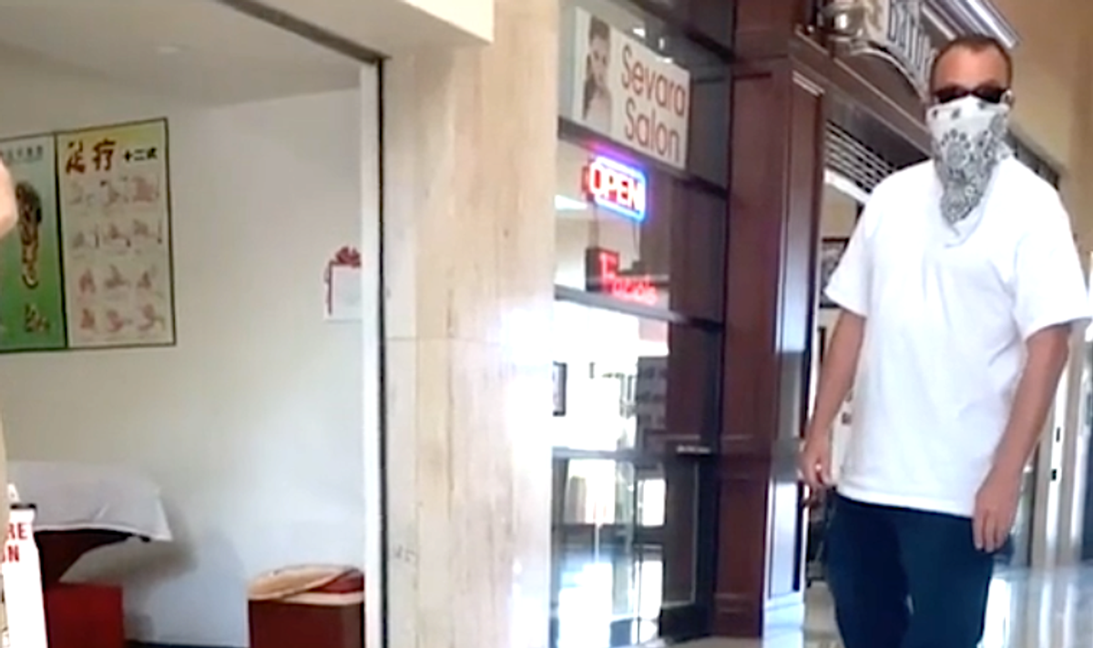 WATCH: Racist mall shopper starts harassing Asian man – then has a meltdown when a woman calls him out