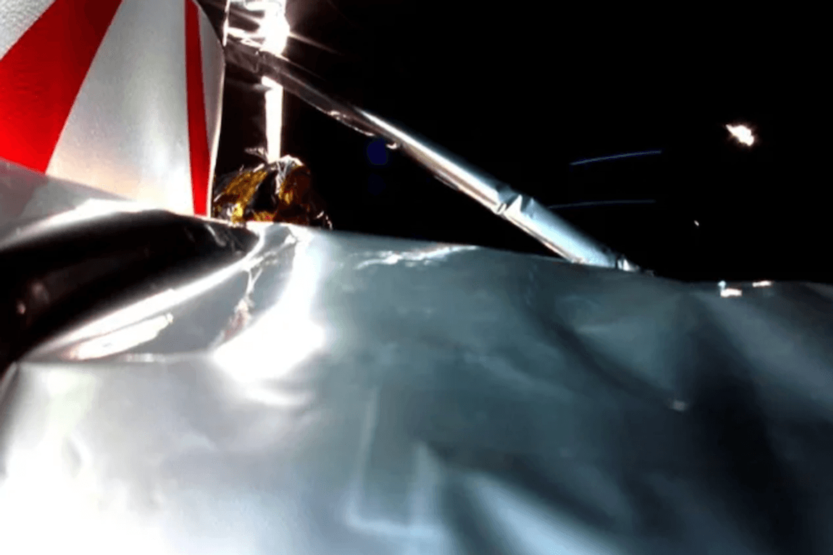 Doomed U.S. lunar lander's space odyssey continues ... for now