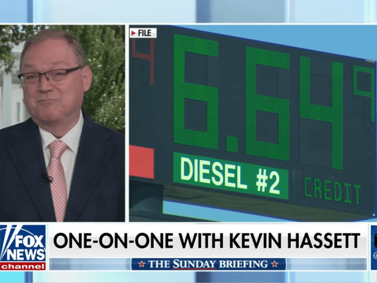 Trump adviser sinks on Fox in attempt to dismiss economic pain: ‘No far-left media here!’