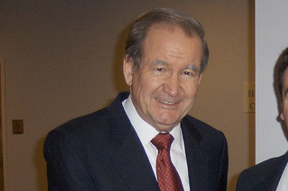 Pat Buchanan to GOP: Better to destroy the country than give in to Obamacare