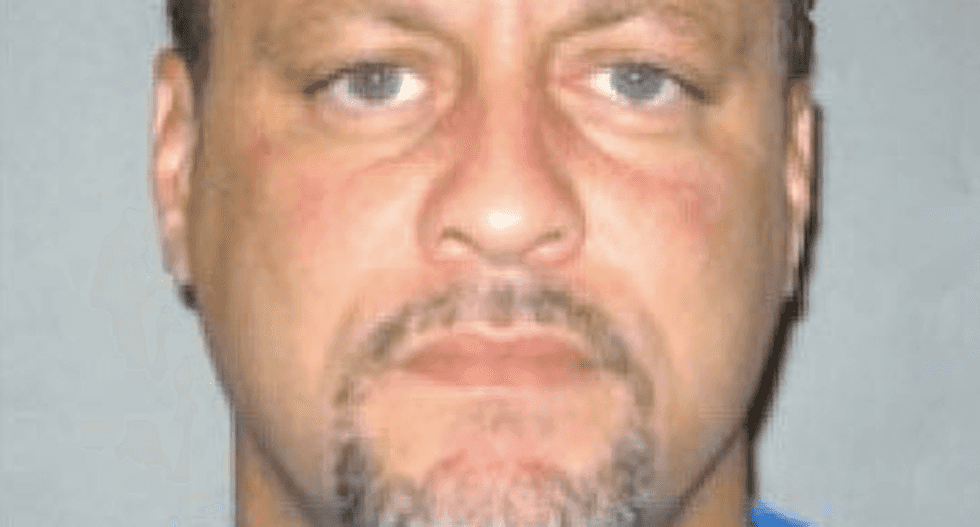 Michigan inmate shoots and kills two bailiffs during courthouse escape attempt