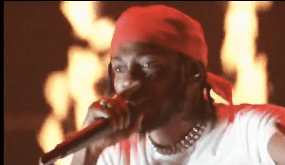 Rapper Kendrick Lamar jabs Fox News' racism in fiery VMAs performance