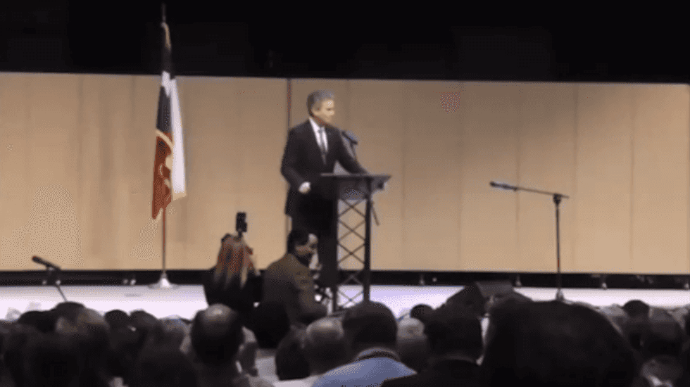 Ted Cruz crowd loves blogger's jokes about opening fire on cars with California plates