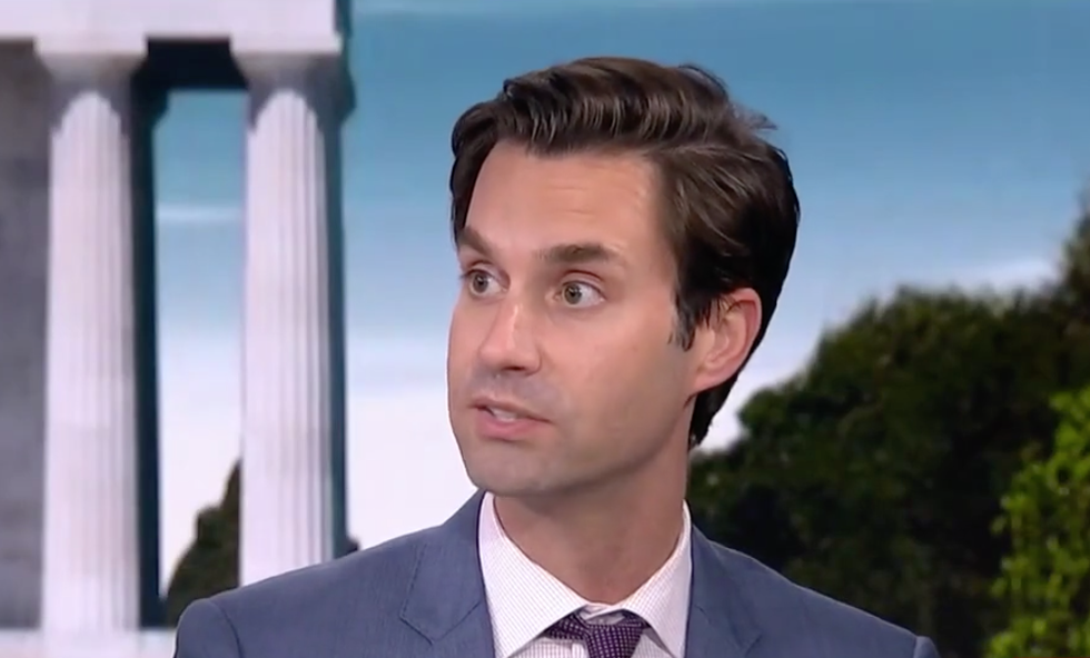 NYT political analyst: 'Diminished' Trump is hiding from shutdown mess 'holed up in the White House'