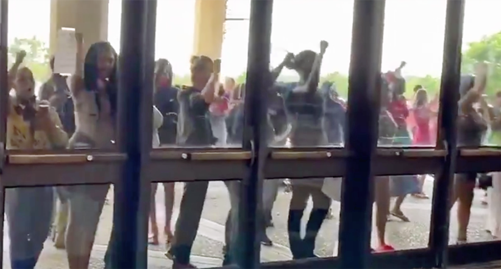‘The people want to vote’: Citizens bang on doors of locked polling place in Kentucky