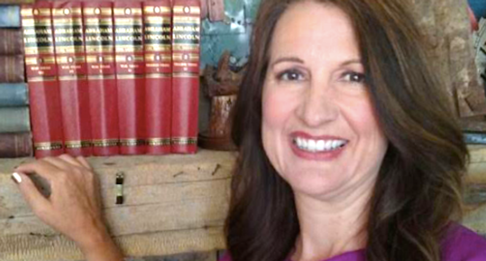 Former cult member explains how Donald Trump and his followers are just like a cult