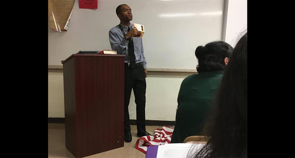 Mom goes bonkers when teacher stomps flag for 1st Amendment lesson in class her kid isn’t even in