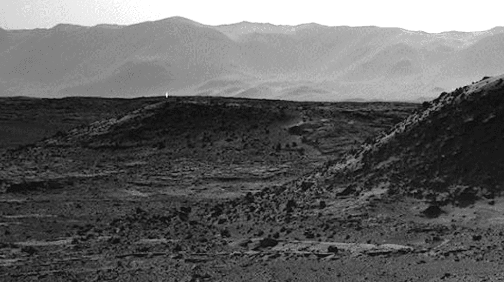 Mysterious light photographed on Mars by NASA rover excites UFO enthusiasts