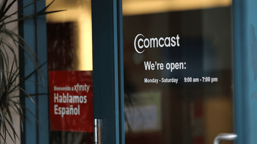Eyeing mobile market, Comcast partners with Asian carriers
