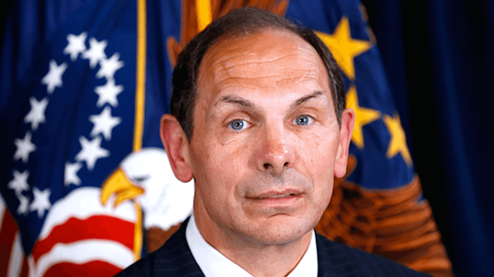 Obama defends choice of former P&G CEO Bob McDonald to lead veterans affairs