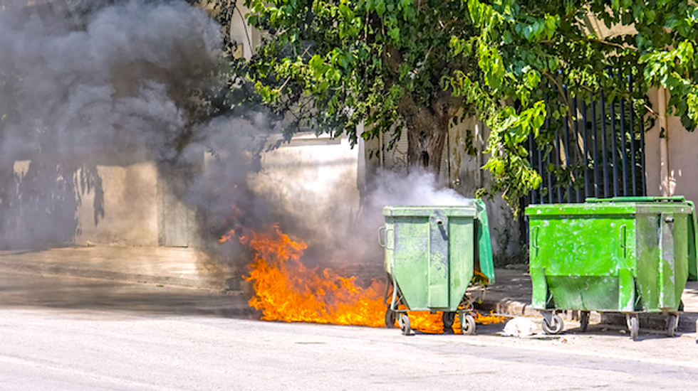 Texas 'sovereign citizen' sets dumpster fire, reports self missing to set up police ambush